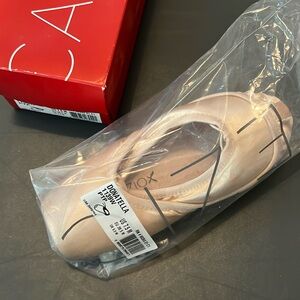 NEW Capezio Donatella Pointe Shoes 7.5 M